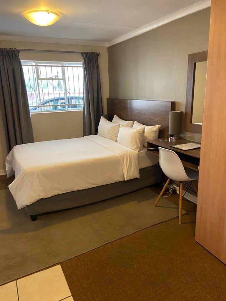 27 On Gunn Street Aparthotel Bloemfontein Eksteriør bilde